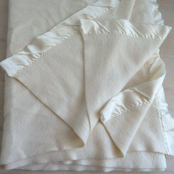 Vintage Acrylic Blanket Satin Trim Beige 86 x 64 Twin Double USA Made - Picture 8 of 11